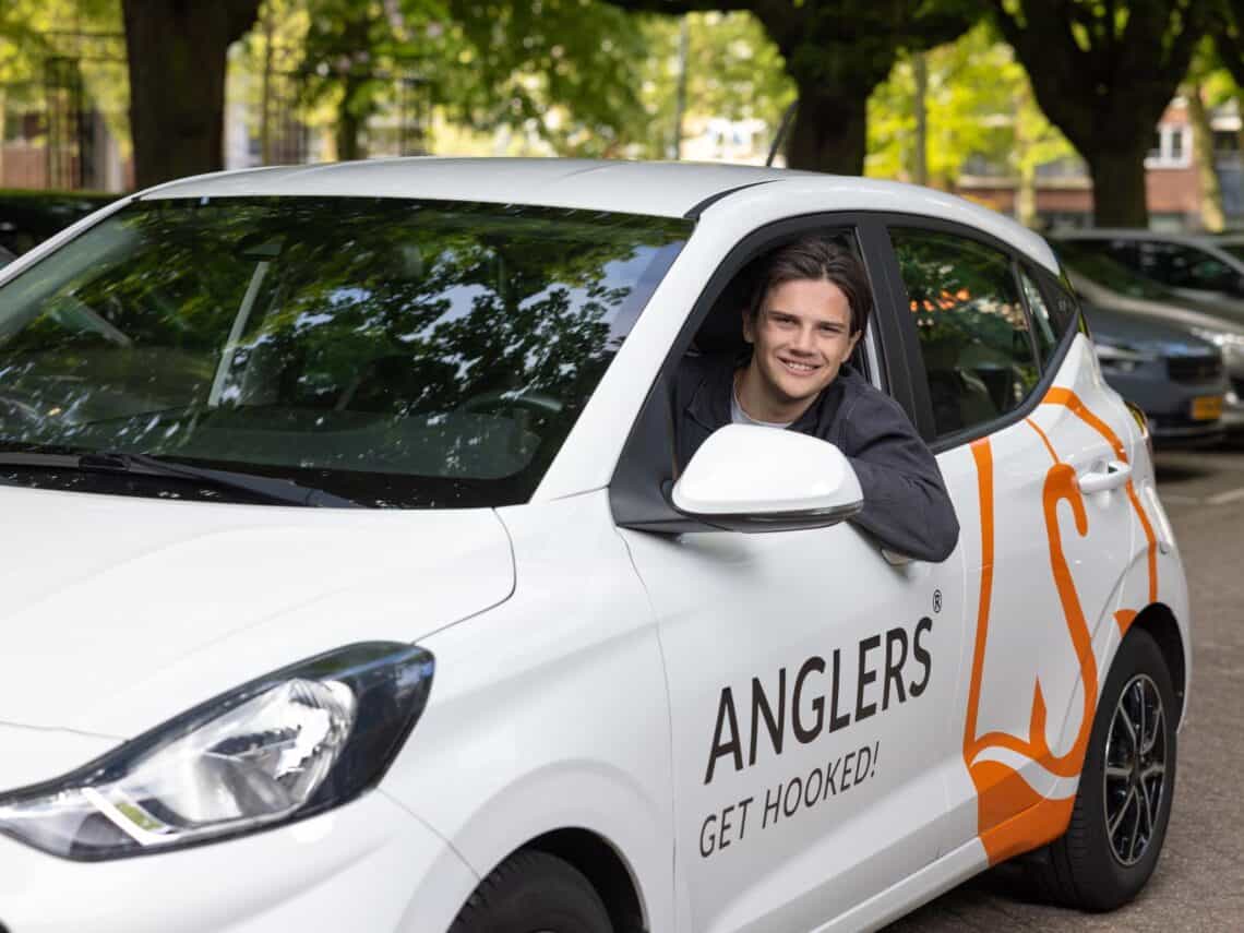 Tim in de auto